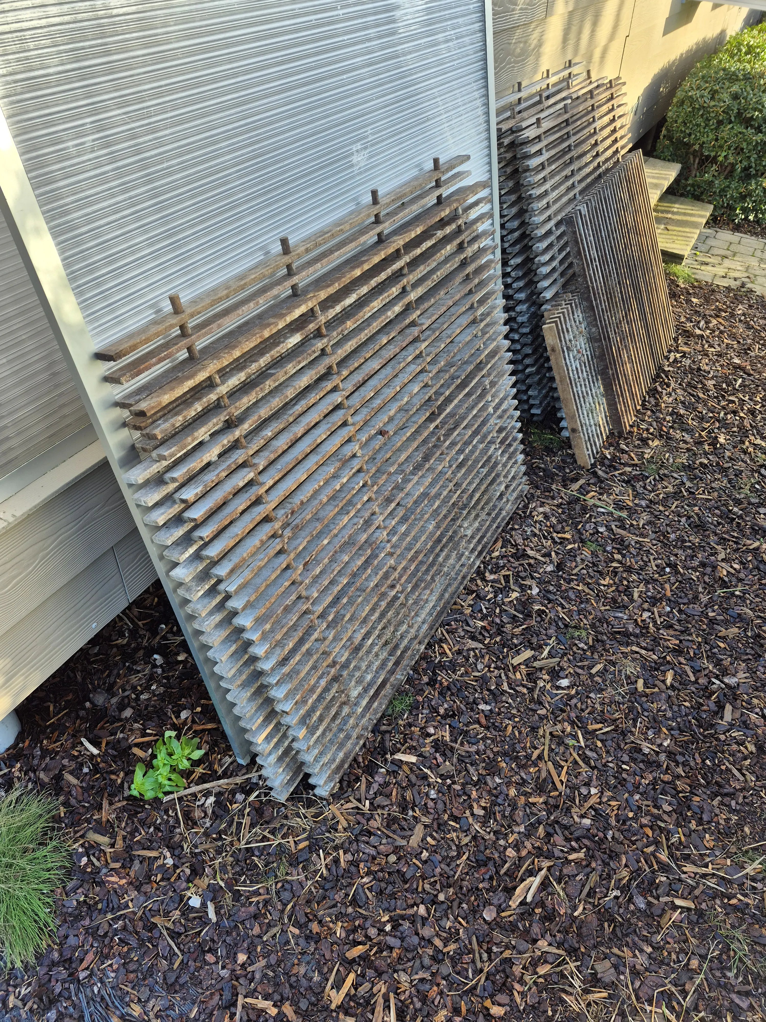 Duivenbakken en houten roosters