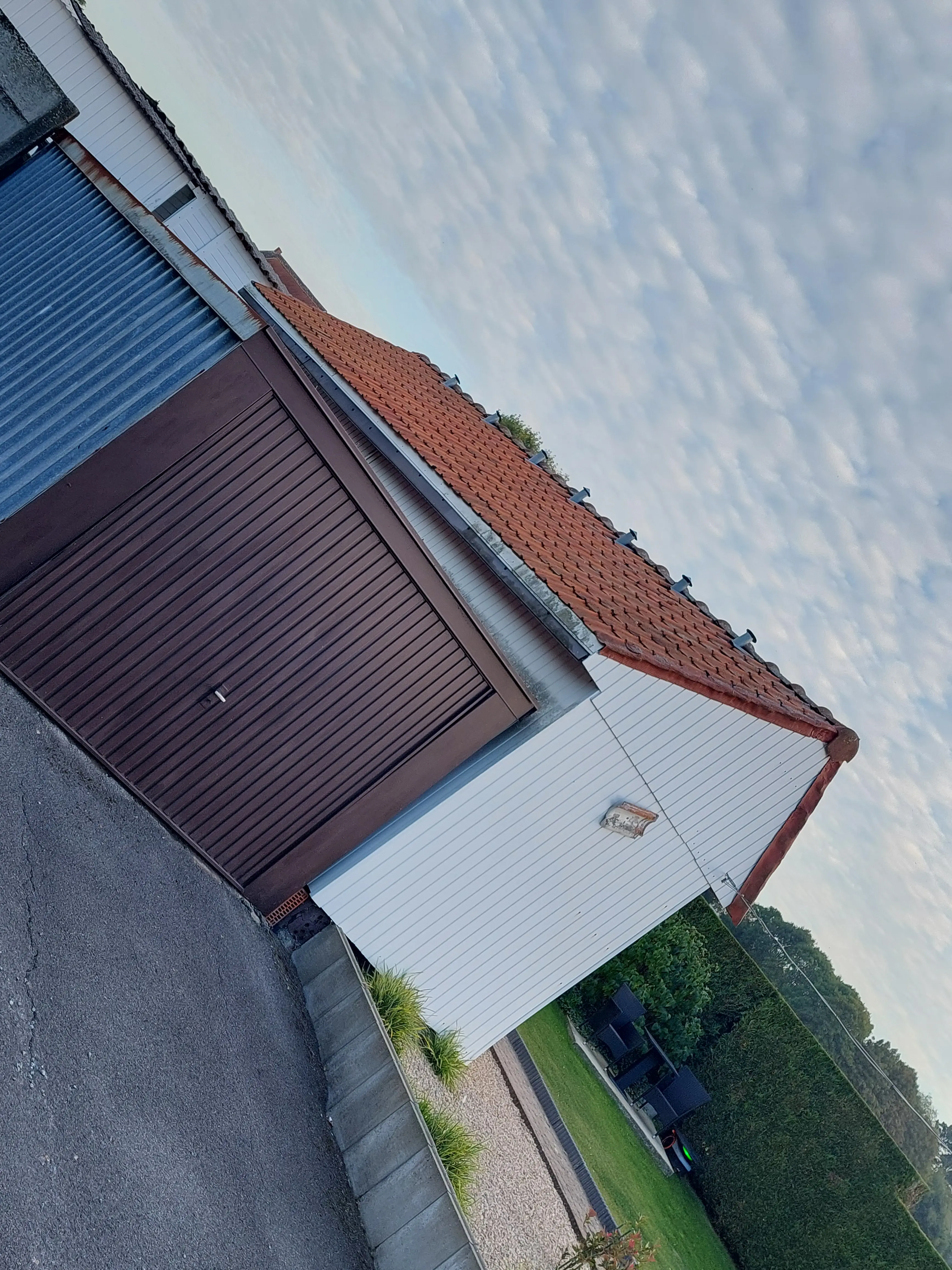 Gratis duivenhok van +/- 8 a 9 m lang en 2m  breed